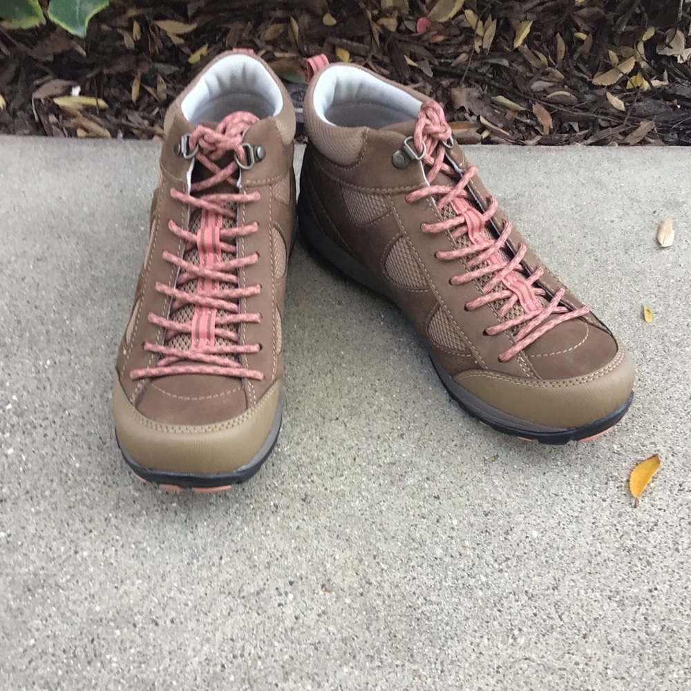 Dansko Perrin waterproof Brown and Pink Women's Hiking Shoes
